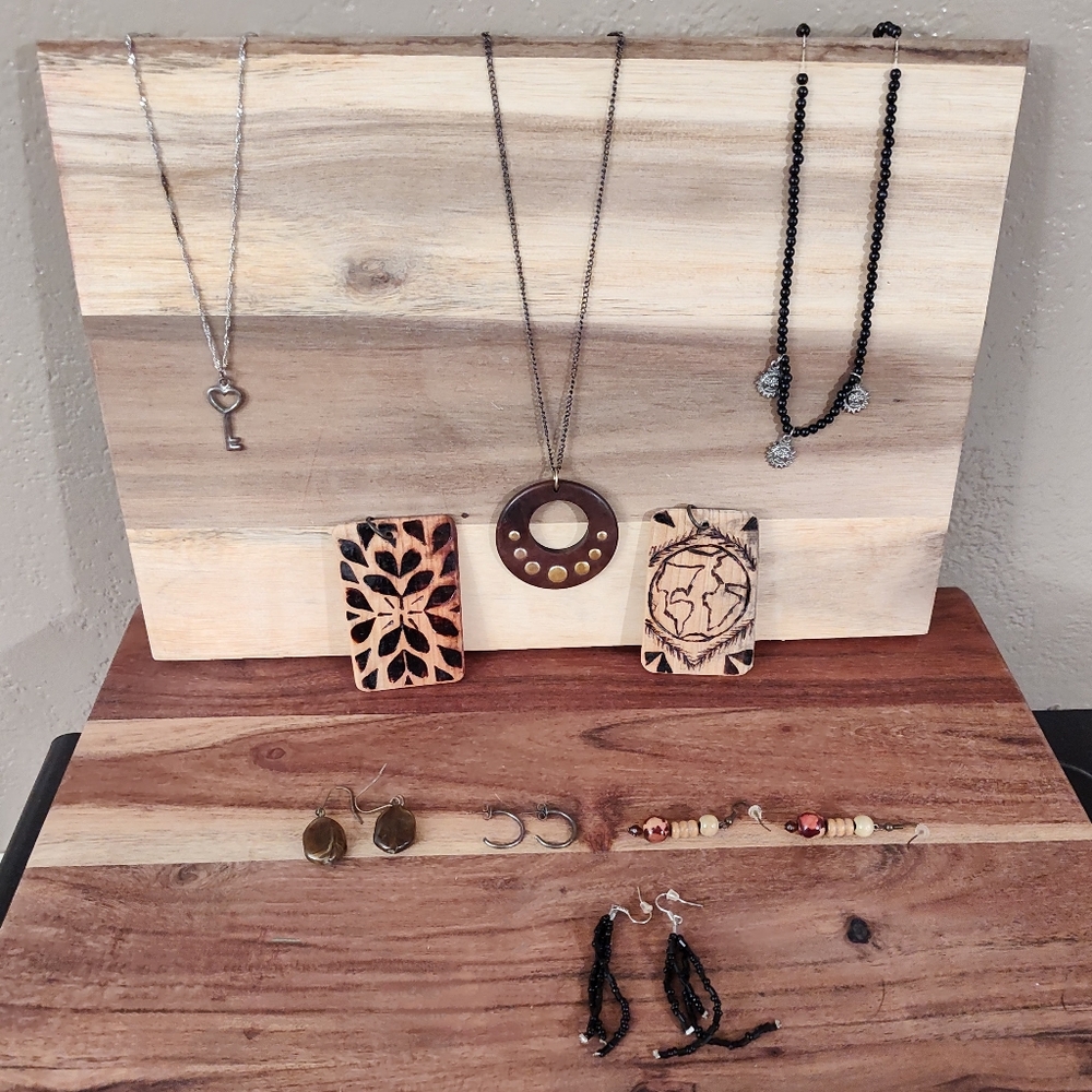Nine Piece Assorted Fashion Necklace, Pendant, & Earring Jewelry Lot